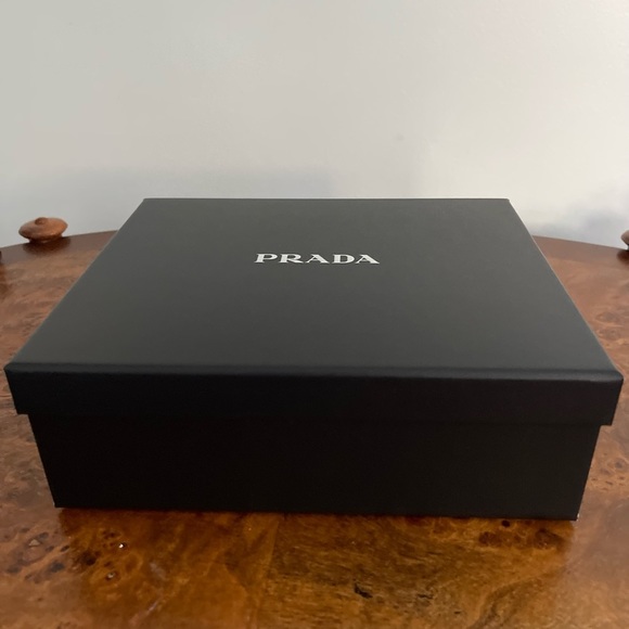 Authentic Prada paper gift box. - Picture 2 of 8